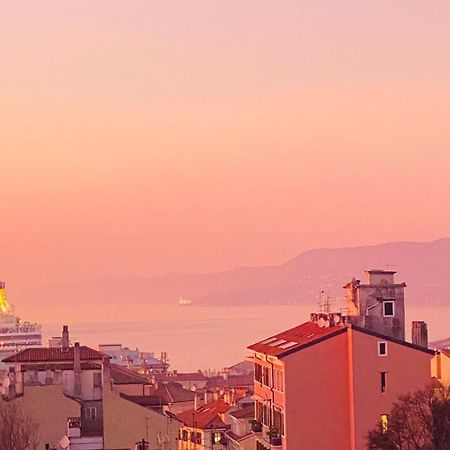Blucavana, Casa Vacanze In Centro A Триест Екстериор снимка