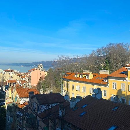 Blucavana, Casa Vacanze In Centro A Триест Екстериор снимка